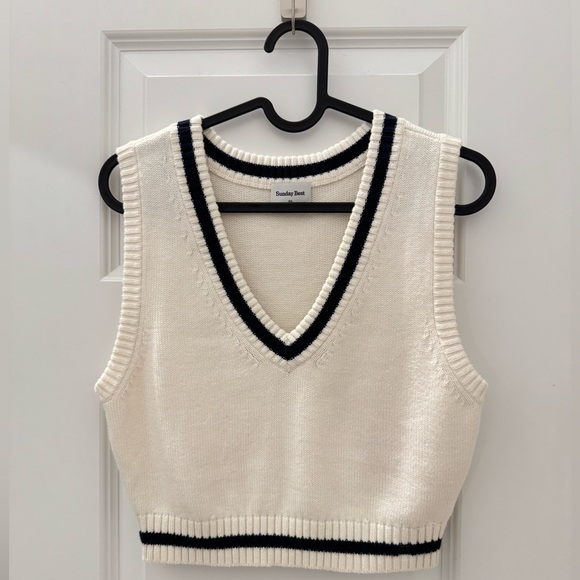 Aritzia Sunday Best - Quinn Sweater Vest - Whisper White/Admiral - Size XS - Picture 3 of 8